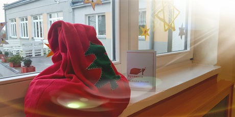 Powiększ grafikę: Kartka świąteczna i worek z prezentami od św. Mikołaja.