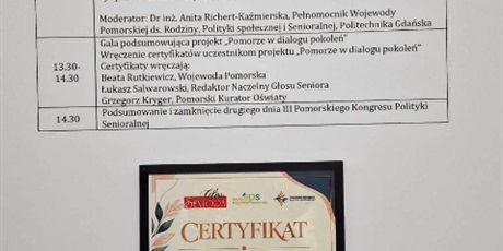 Powiększ grafikę: Zdjęcie tabeli i certyfikatu.