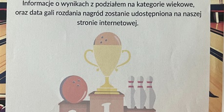 Klasa 8 na zawodach bowlingowych.