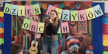 Powiększ grafikę: Uczestniczka konkursu.