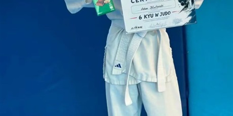 Powiększ grafikę: Uczeń z certyfikatem