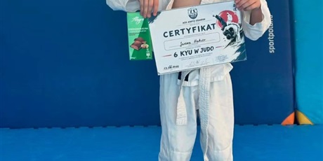 Powiększ grafikę: Uczeń z certyfikatem