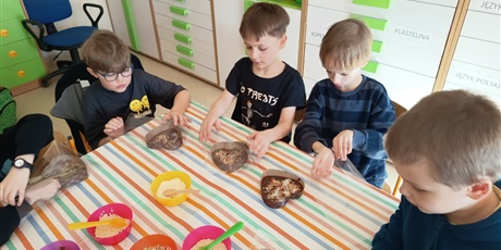 Powiększ grafikę: Dzieci podczas warsztatów