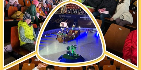 Powiększ grafikę: Kolaże uśmiechniętych dzieci oglądających występy oraz łyżwiarzy na podświetlonym na kolorowo lodowisku.