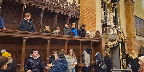 Powiększ grafikę: Uczniowie w Katedrze w Pelplinie.